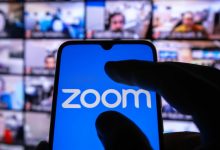 Фото - «Ведомости»: сервис Zoom начал отключать вузам РФ оплаченные лицензии