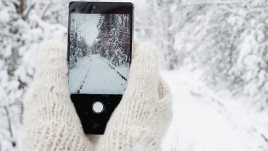Фото - Россиянам рассказали, что делать при падении телефона в сугроб